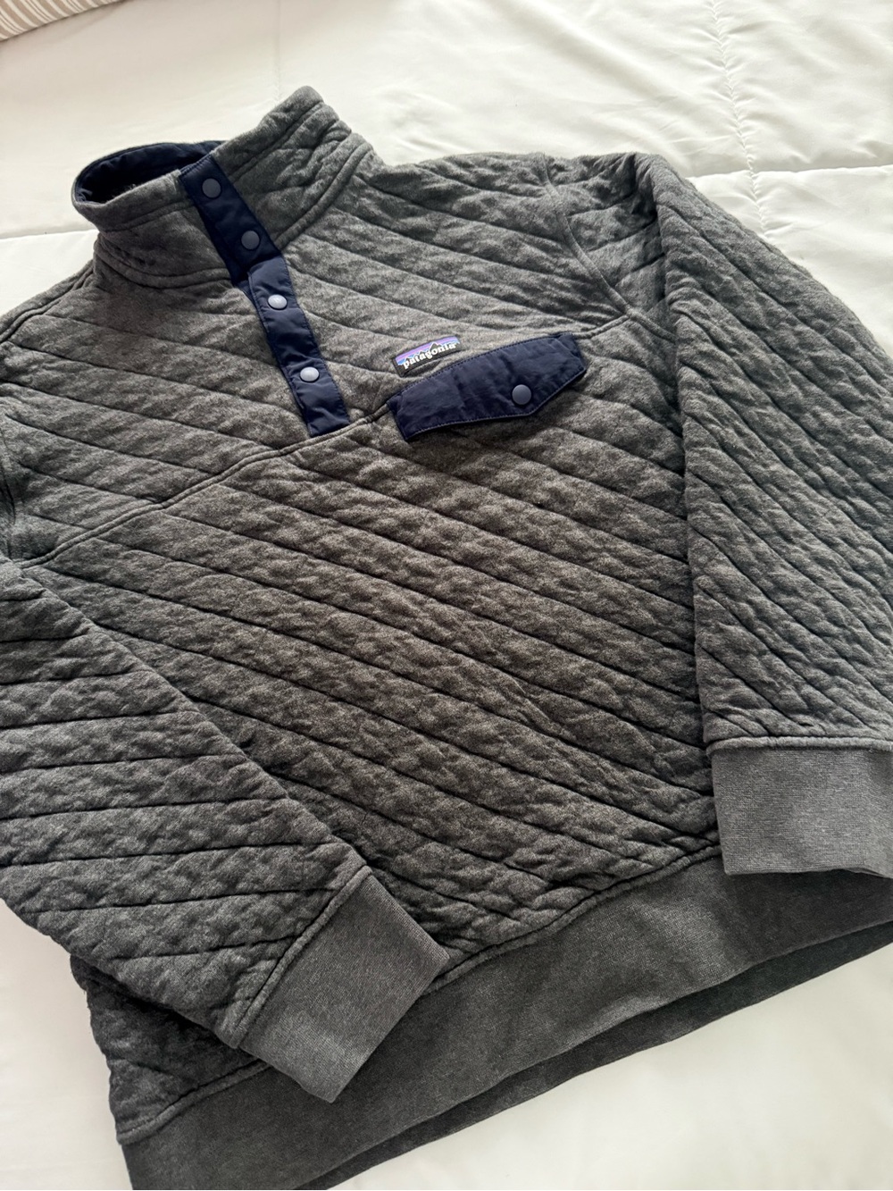 Men’s Patagonia Quilted Pullover in Charcoal with Navy Accents Medium